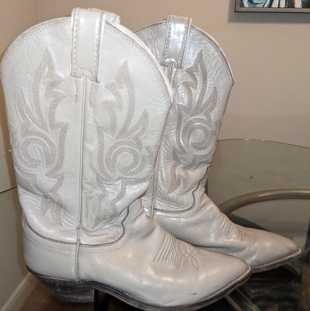 Tan Justin leather cowboy boots - women's 8